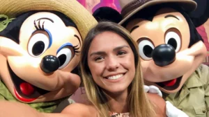 Personagens na Disney e na Universal
