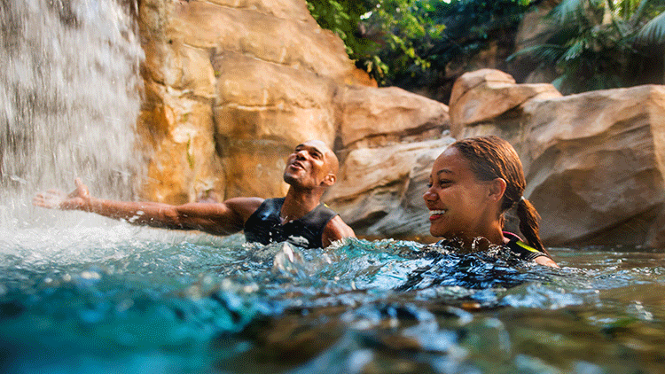 Pessoas no Wind-Away River Discovery Cove