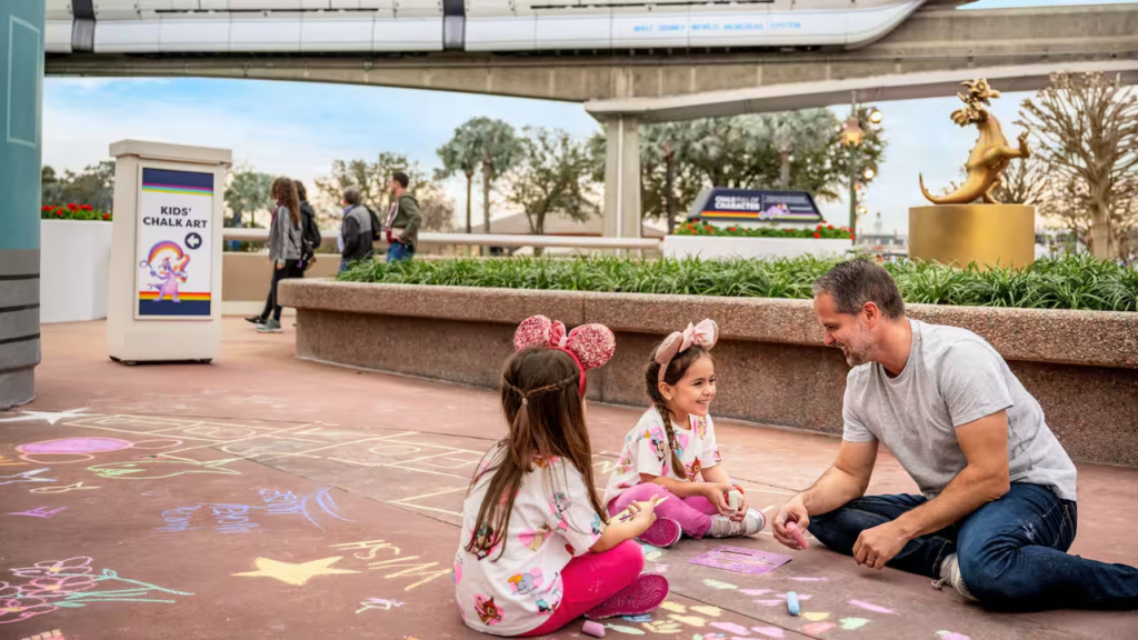 Crianças desenhando com giz em atividade do evento EPCOT International Festival of the Arts