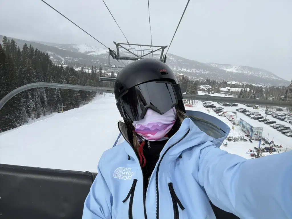 Fê Batista (Orlando Diferente) em ski lift em Breckenridge