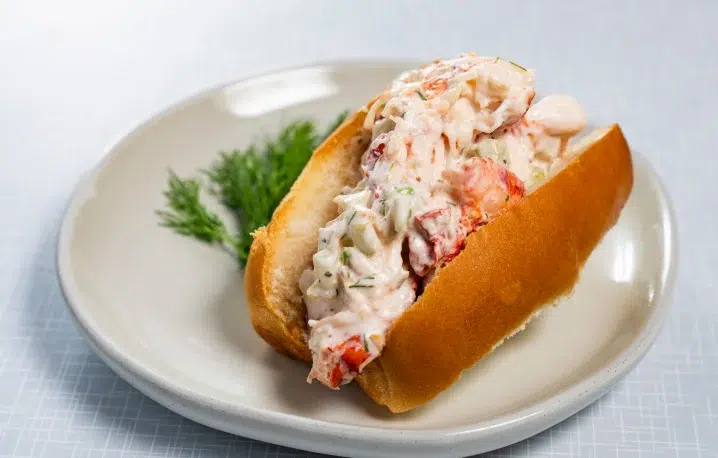 NE Lobster Roll dos EUA - evento Food and Wine 2025 do Busch Gardens