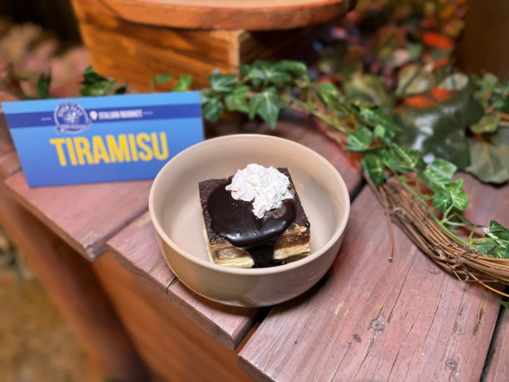 Tiramisu (comida italiana) do evento Seven Seas Food Festival 2025 - SeaWorld